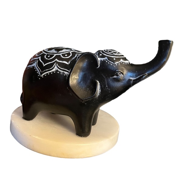 Small Carved Elephant Sculpture - Picture 7 of 9
